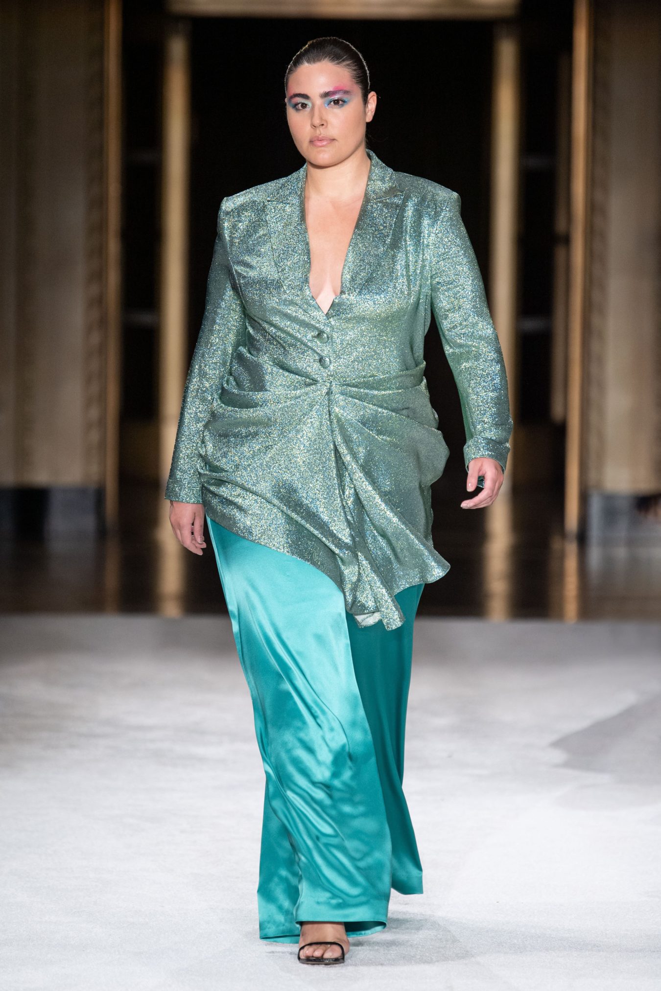 Christian Siriano enaltece la moda plus en el NYFW Su Style